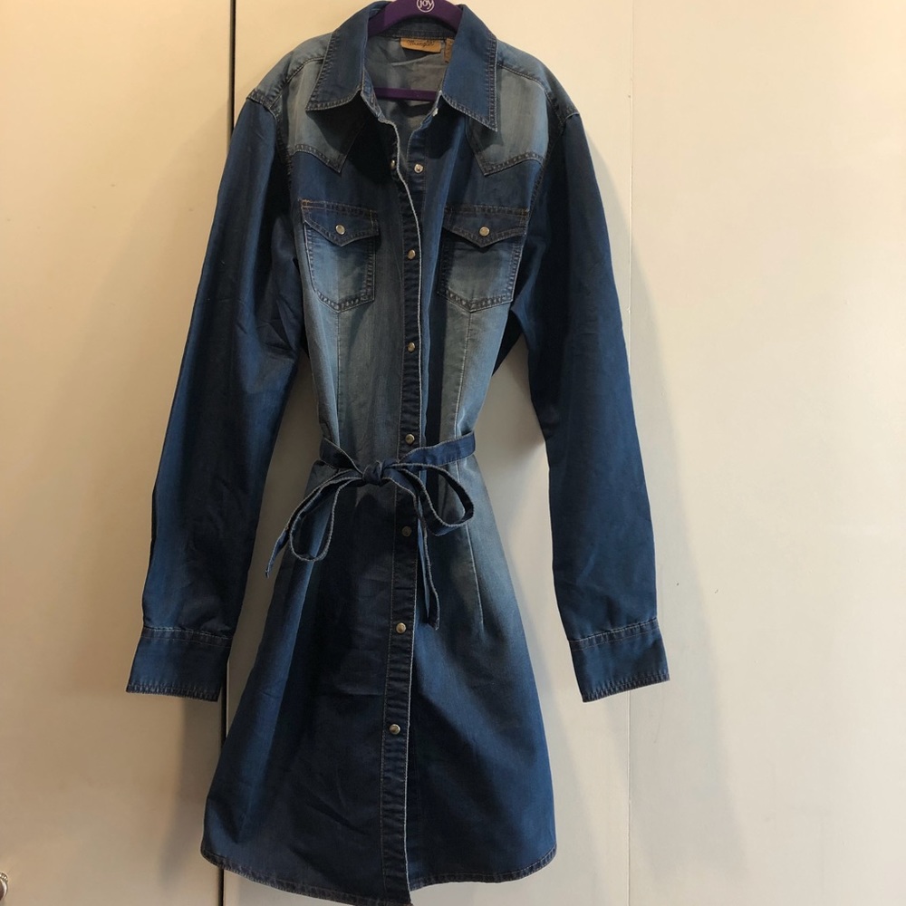 Wrangler BlueJean Button up dress with tie belt.